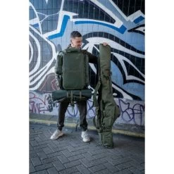 Trakker Sanctuary Cuna Autoinflable XL -Trakker Trakker NXG Luggage Lifestyle Shoot Feb 003 550x550h 1