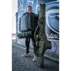 Trakker Sanctuary Cuna Autoinflable XL -Trakker Trakker NXG Luggage Lifestyle Shoot Feb 004 550x550h